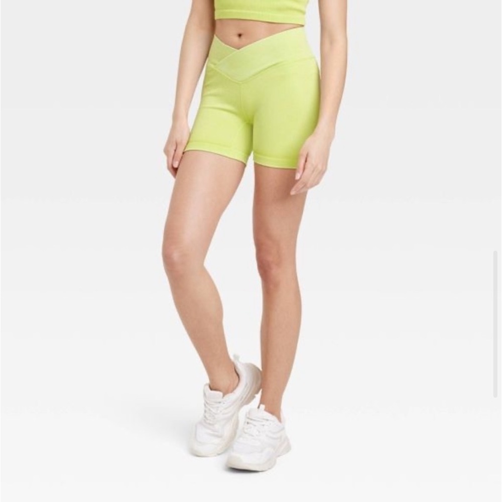 Women's Cross Waistband Bike Shorts 4" - JoyLab™
Size-S